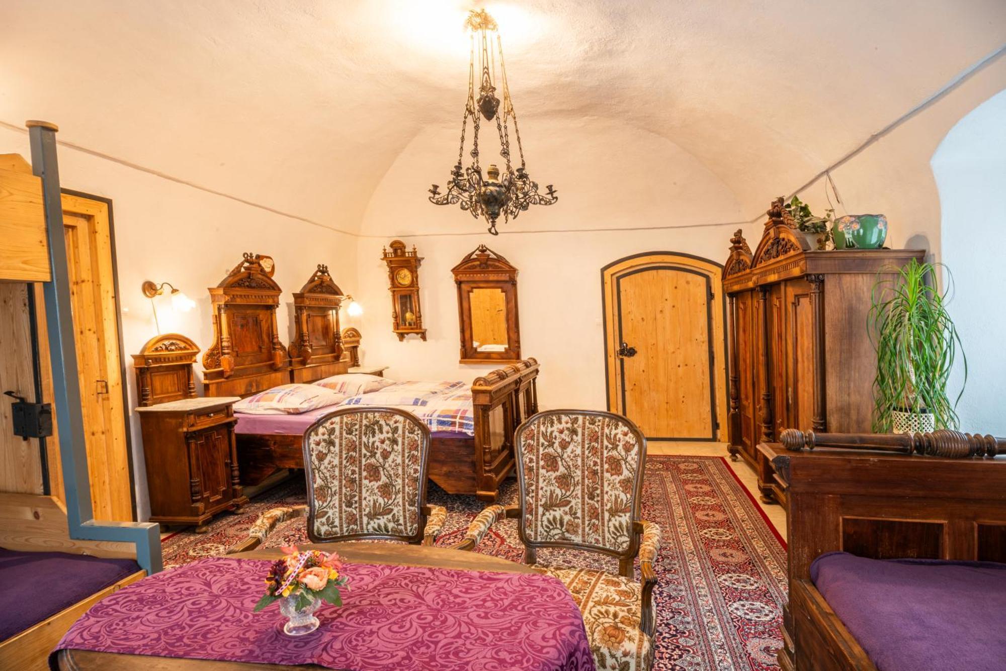 Hotel Zemianska Kuria Vachtar Kralova Lehota Exterior foto